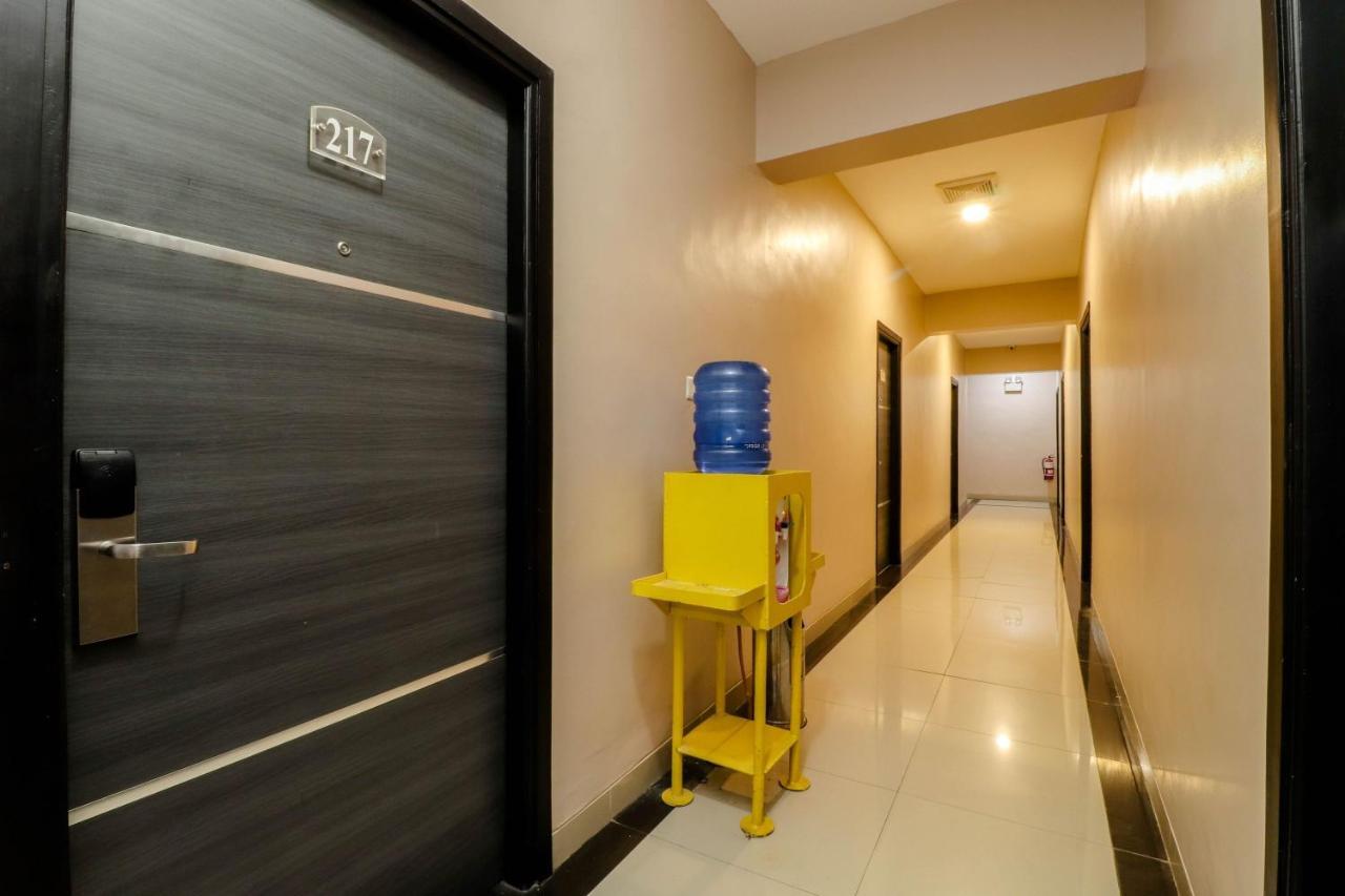 Blitz Hotel Batam Near Sultan Mahmud Ri'Ayat Shah Sekupang Exterior foto
